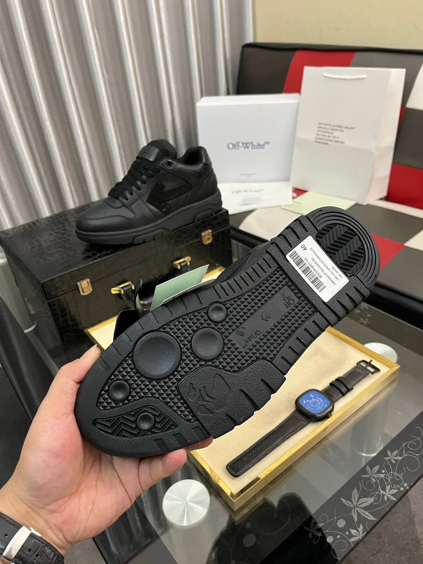 Men's shoes 💰660⌚️⌚️ OFF-White C/O VirGil Abloh fashionable and versatile casual shoes. Exclusive first release of the new model. Made of environmentally friendly cowhide leather and mesh fabric upper material. The insole is embedded with foam cushioning EVA material. The correct midsole is equipped with EVA lightweight cushioning. External tooth nail rubber outsole. The correct accessories are customized simultaneously. Women's model: 35-40 Men's model: 39-45